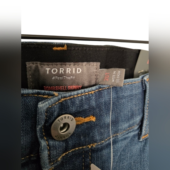 NWT Torrid Blue Skinny Jeans with Distressed Design Size 20T - Picture 4 of 6